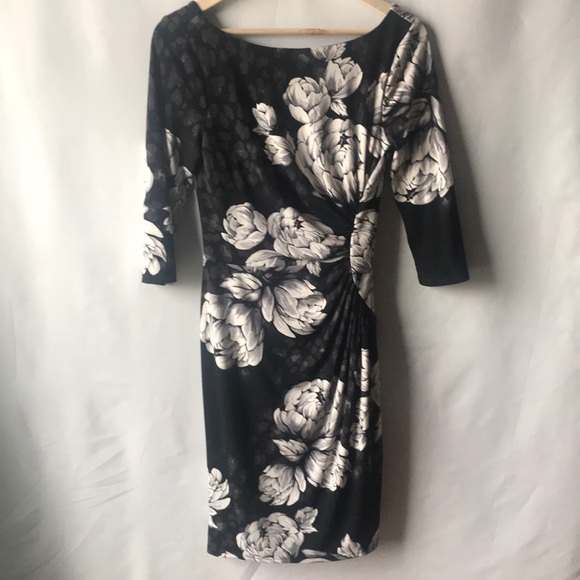 White House Black Market Dresses & Skirts - White House black market floral dress size 6